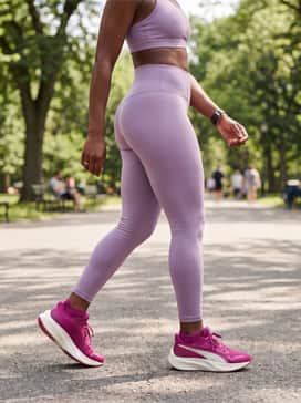 Pounce Lite Womens Shoes – Modern gym aesthetic pairing seamless lavender-toned leggings with a matching high-support sports bra to complement the magenta shoe accents.