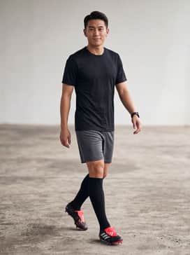 Predator Elite Foldover Tongue Soft Ground Football Boots – A full team kit featuring a black moisture-wicking jersey, matching charcoal shorts, and high-performance compression socks pulled up to the knee to maintain a sleek silhouette.
