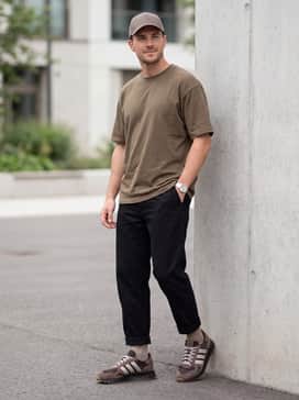 Run 84 Shoes – Wear with relaxed-fit black chinos, an oversized earth-toned graphic tee, and a matching baseball cap for a contemporary streetwear aesthetic.