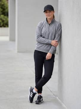 S2g 26 Spikeless Golf Shoes – An athletic-forward outfit consisting of black tapered tech joggers, a heather grey quarter-zip pullover, and a performance baseball cap.