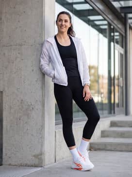 Sky Elite Ff 3 – A sleek gym ensemble consisting of high-waisted black leggings, a mesh-panelled sports bra, and a translucent white windbreaker.