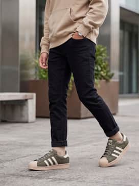 Superstar Ii Shoes – Combine with slim-fit distressed black jeans and a beige heavyweight hoodie to complement the shoe's unique sole and shell-toe color.