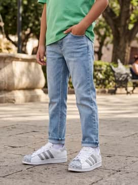 Superstar Ii X Minecraft Shoes Kids – Match with light-wash straight-leg jeans and a bright green cotton t-shirt to lean into the classic gamer color palette.