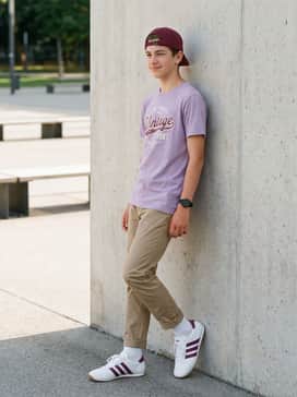 Taekwondo Lace Shoes Kids – A summer-ready look with khaki chino shorts, a lavender graphic tee, and a coordinating purple baseball cap.