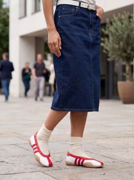 Taekwondo Mei Shoes – High-waisted, straight-leg light wash denim jeans with a cropped white baby tee and a vintage red leather racer jacket.