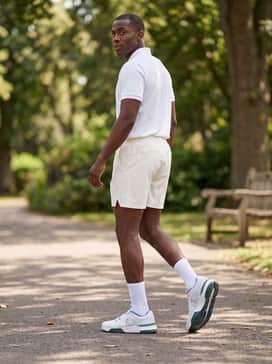 The Roger Advantage Pro – A classic court-inspired style with off-white pleated performance shorts, a technical polo shirt in a matching white, and high-quality white crew socks for a clean, athletic silhouette.