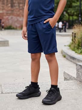Ua Ascend Al – Performance mesh shorts in navy blue with a matching moisture-wicking tank top, perfect for summer sports camp and outdoor play.