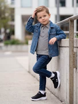 Ua Assert 11 Ac – A smart-casual weekend ensemble with dark wash tapered stretch denim jeans, a striped long-sleeve polo shirt, and a lightweight denim jacket.