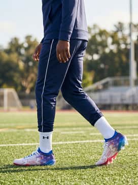 Ua Blur Pro Usa – A full navy blue warm-up tracksuit with white side-striping, worn during pre-game drills to maintain a professional and cohesive athletic aesthetic.