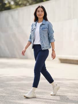 Ua Charged Verssert 2 – Pair these sneakers with slim-fit navy joggers, a relaxed-fit white cotton tee, and a classic light-blue denim jacket for an effortless weekend outfit.