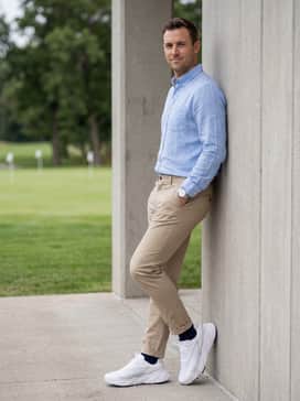 Ua Halo Hybrid Spikeless – An elevated weekend outfit pairing slim-fit khaki chinos with a tucked-in light blue linen button-down shirt for a seamless transition from the course to brunch.