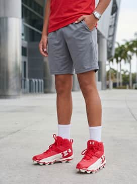 Ua Harper 10 Rm Jr – Practice-ready look with grey moisture-wicking athletic shorts, a red performance graphic t-shirt, and white high-impact athletic socks.