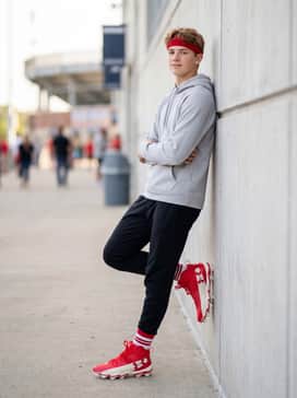 Ua Harper 10 Rm Jr – Pre-game warmup attire consisting of black tapered joggers, a light grey tech-fleece hoodie, and a red sports headband.