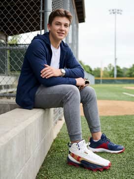 Ua Harper 10 Rm Jr Le Usa – Pre-game warmup: Wear with grey tapered joggers and a navy blue zip-up hoodie before switching into full gear for the game.