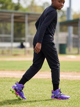 Ua Harper 10 Rm Jr Pe Mad House – A full black-on-black athletic kit, including black moisture-wicking joggers and a black long-sleeved tech tee, which allows the 'Mad House' colorway to stand out as a statement piece.