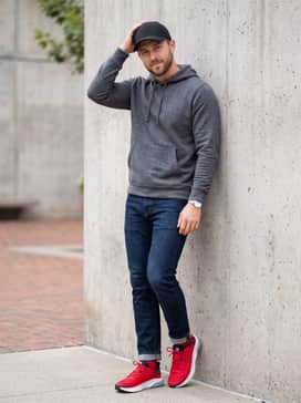 Ua Hovr Turbulence 2 – A relaxed weekend ensemble with slim-fit dark indigo denim jeans, a grey heathered hoodie, and a black baseball cap for a balanced, casual vibe.
