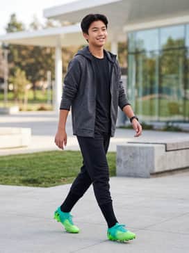 Ua Magnetico Pro 5 Fg – Professional Match Look: Pair with moisture-wicking compression gear, matching team shorts, and calf-high athletic socks in solid black to make the neon green pop.
