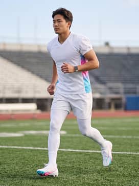 Ua Spotlight Pro – Match these cleats with a white and pink team jersey and white compression leggings for a sleek on-field look.
