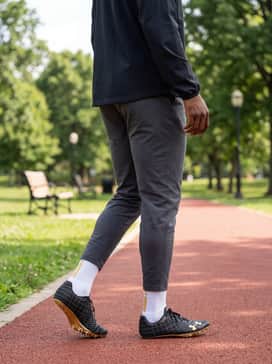 Ua Sprint Pro 3 – Tapered performance joggers and a coordinating lightweight windbreaker for pre-race warm-ups.