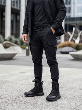 Ua Stellar Zip Waterproof – A modern techwear ensemble consisting of black tapered tech joggers with straps, an oversized long-sleeve graphic tee, and a waterproof hooded technical shell.