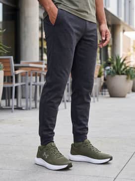 Ua Surge 4 Wide 4e – Dark wash athletic-fit denim jeans rolled at the cuff, a crisp white organic cotton t-shirt, and a navy blue lightweight bomber jacket for a smart-casual city look.