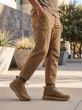 Ua Valsetz Mid – Straight-leg dark indigo denim cuffed slightly at the top of the boot, worn with a heavyweight cream waffle-knit thermal and a navy blue chore coat.
