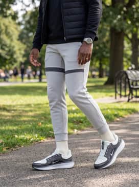 Winflo 11 Goretex – A relaxed weekend outdoor style pairing tapered fleece joggers in light grey with a thermal quilted vest over a black performance hoodie.