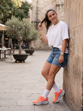 Winflo 11 Prm – Off-Duty Sporty: Wear with high-waisted denim shorts, an oversized white graphic t-shirt, and tall white socks for a trendy streetwear vibe.