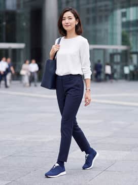 Womens 2zergrand Stitchlite Wingtip Oxfords – Pair with slim-fit navy tailored trousers and a tucked-in white silk blouse for a monochromatic professional look.