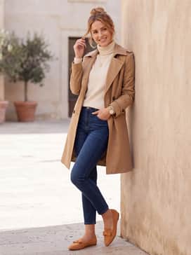 Womens Payson Soft Bow Loafers – High-waisted dark wash skinny jeans combined with a beige cashmere turtleneck sweater and a structured tan trench coat for a chic, tonal ensemble.