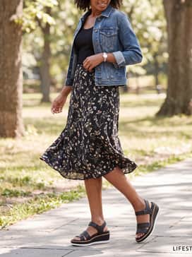 Womens Riginalgrand Peyton Flatform Sandals – A floral midi skirt featuring a black base, styled with a simple black ribbed tank top and a denim jacket for a classic, effortless weekend look.