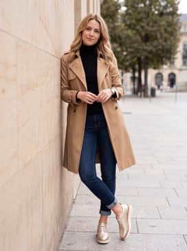 Womens Riginalgrand Platform Wingtip Oxfords – Dark-wash skinny jeans rolled at the ankle, worn with a black turtleneck and a classic camel trench coat for an effortless city-chic vibe.