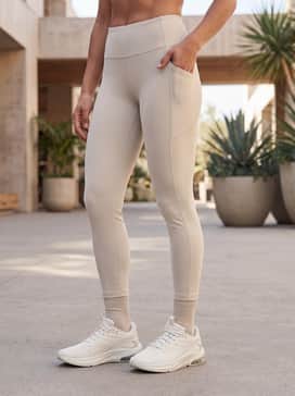 Xcell Lightspeed Womens Shoes – Light-wash boyfriend jeans with a slight cuff at the ankle, a tucked-in oversized white graphic tee, and a beige baseball cap for a relaxed weekend vibe.