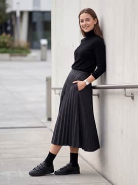 Y3 Stan Smith Hookandloop Shoes – Combine with a pleated midi skirt in a neutral tone and a fitted black turtleneck for a high-low fashion contrast that balances sportiness with elegance.