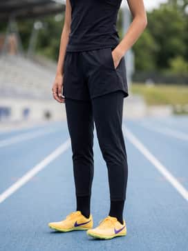 A high-performance black moisture-wicking tank top and charcoal grey compression tights to let the vibrant yellow of the spikes stand out.
