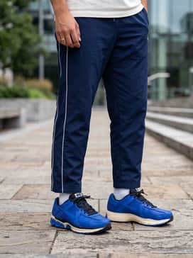 Zoom Vomero 5 – Match with navy blue track pants featuring white side stripes and a crisp white moisture-wicking athletic tee for a cohesive and high-energy sporty vibe.